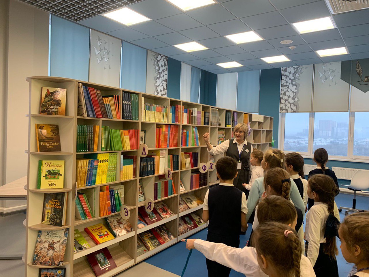 Книги в подарок для библиотеки школы 123 Академического района Екатеринбурга