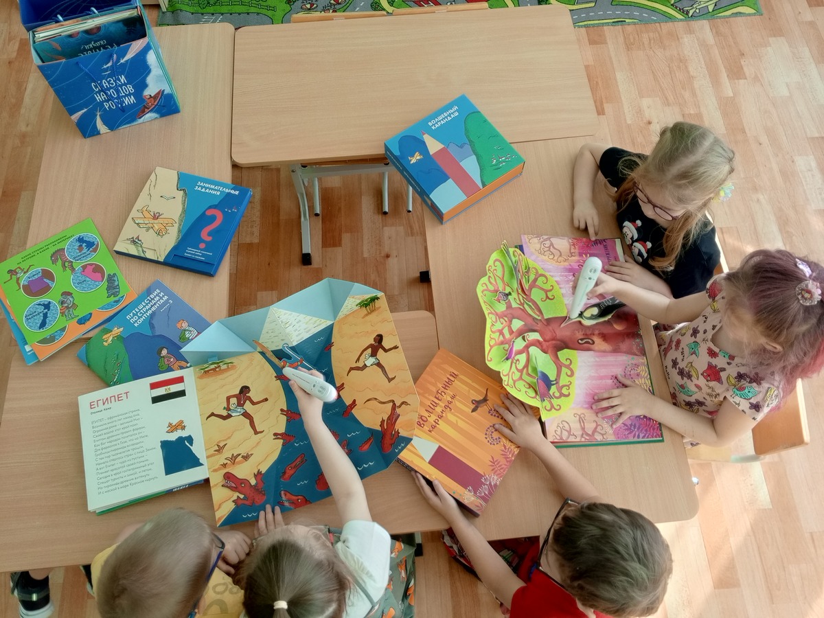 БФ «РЕНОВА» подарил детским садам для слабовидящих детей развивающие и обучающие комплекты тактильных книг